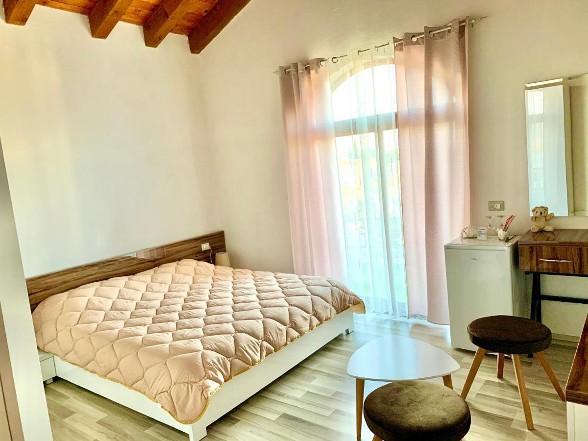Casadolcecasa Hotel Shkoder Bagian luar foto