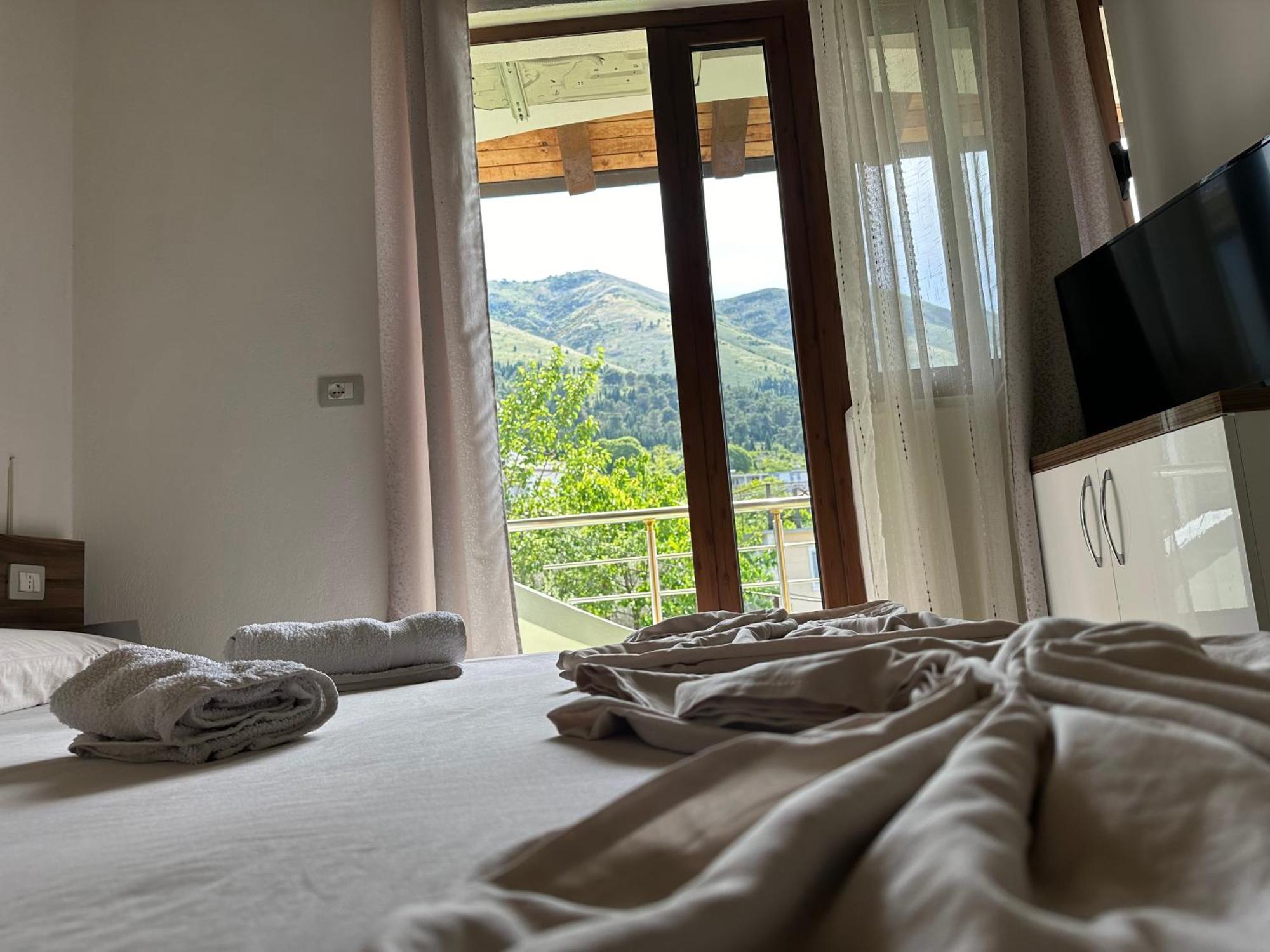 Casadolcecasa Hotel Shkoder Bagian luar foto