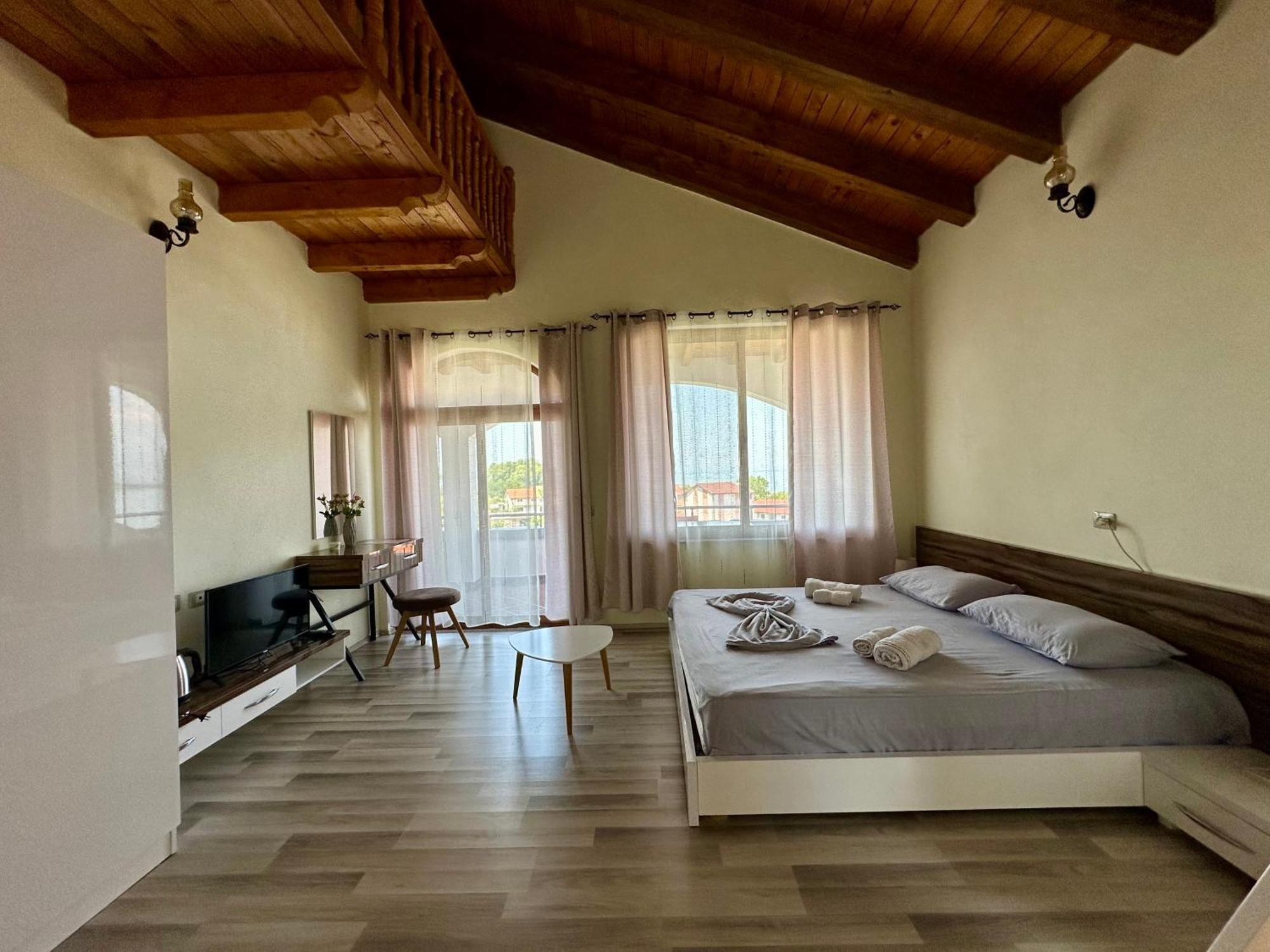 Casadolcecasa Hotel Shkoder Bagian luar foto