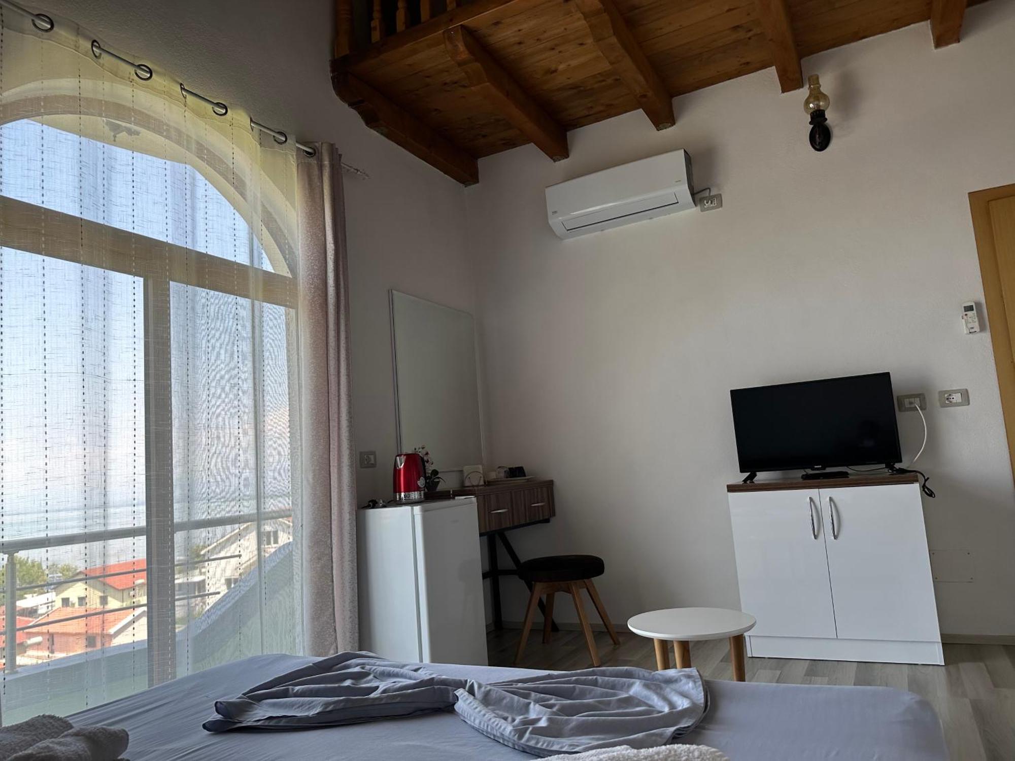 Casadolcecasa Hotel Shkoder Bagian luar foto