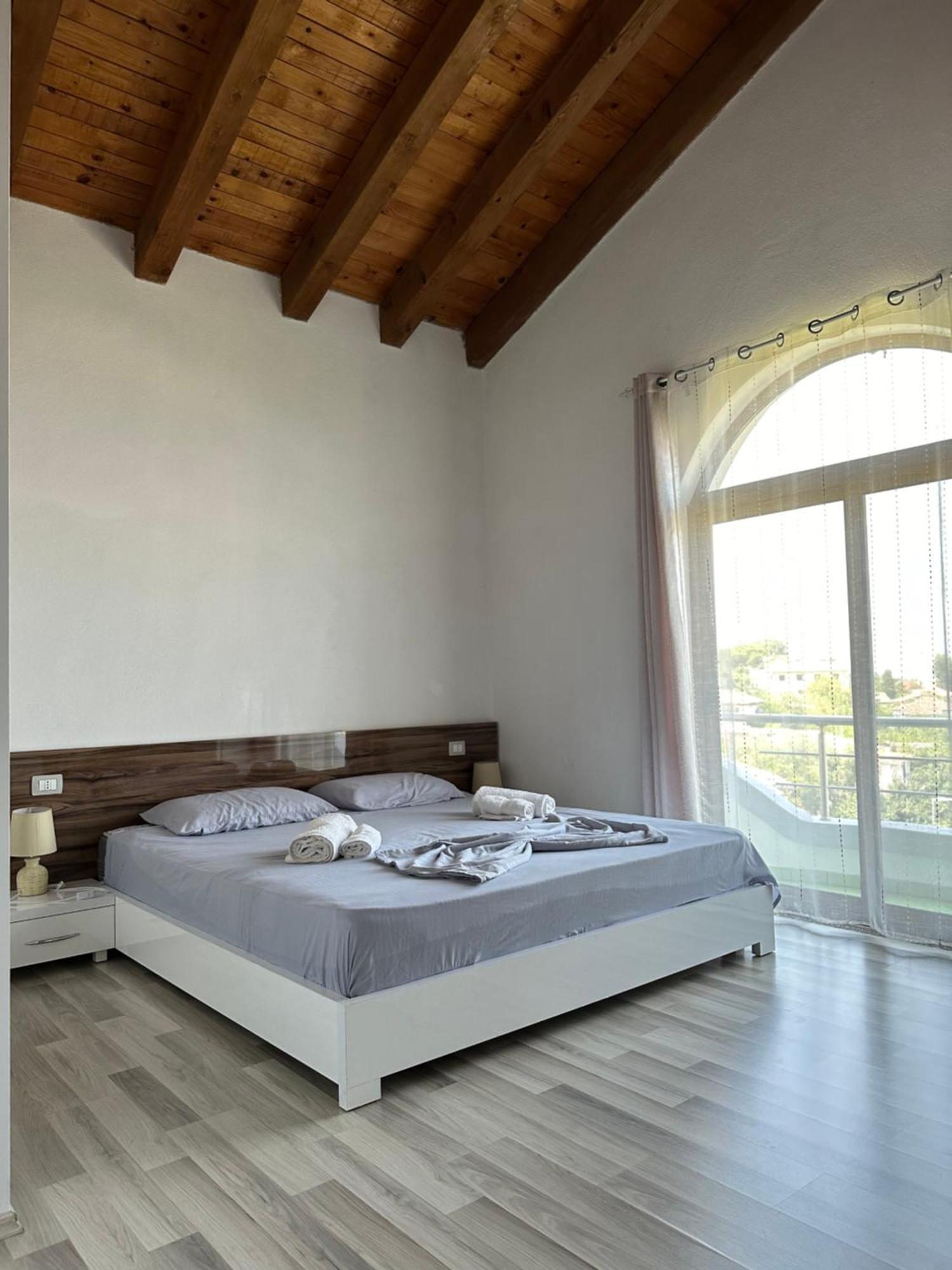 Casadolcecasa Hotel Shkoder Bagian luar foto