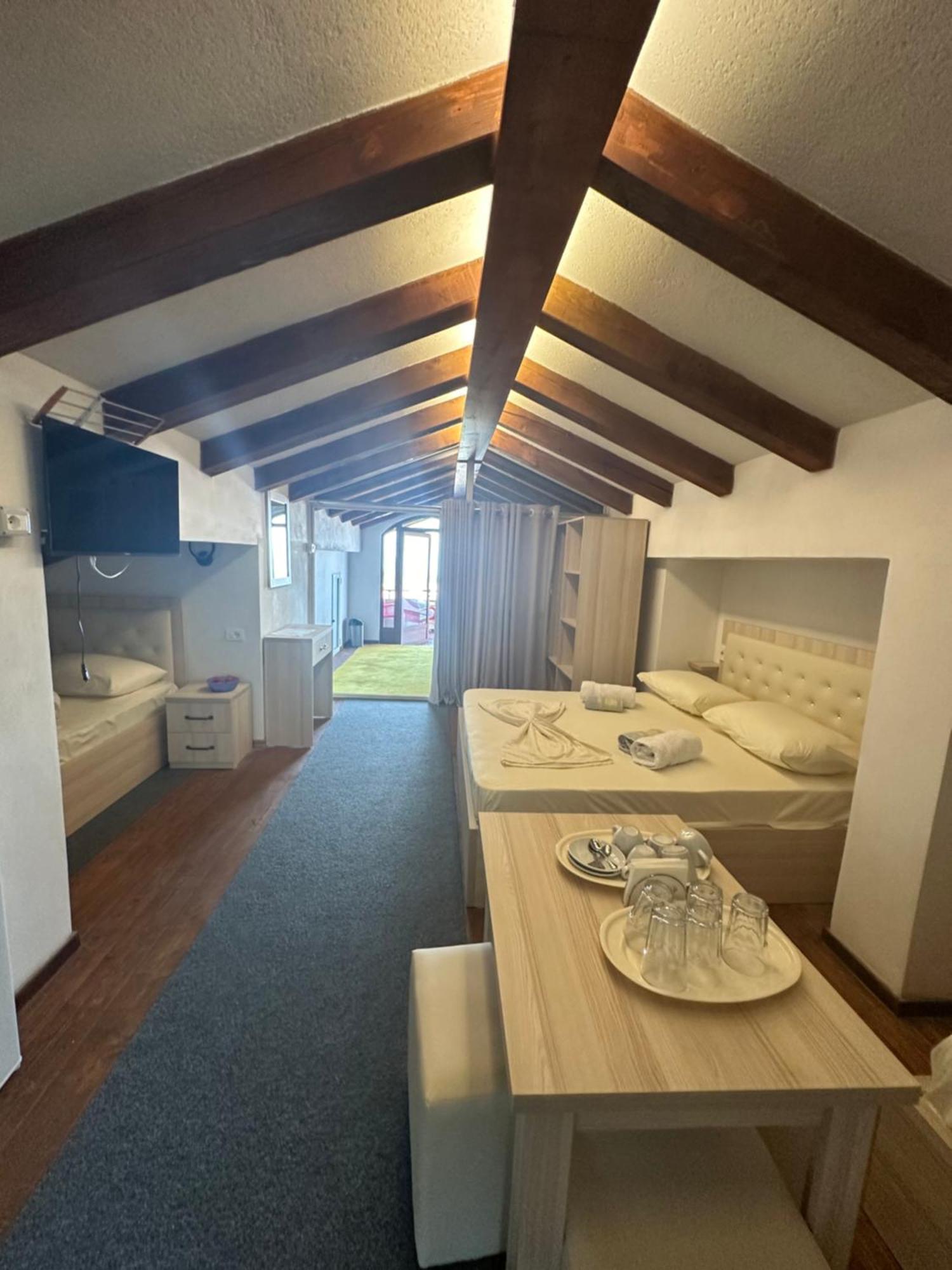 Casadolcecasa Hotel Shkoder Bagian luar foto