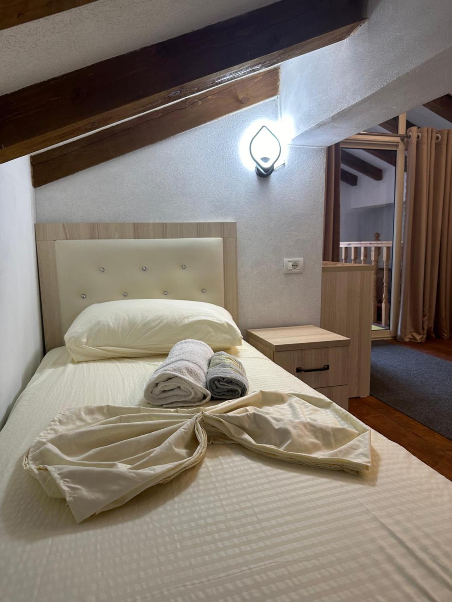Casadolcecasa Hotel Shkoder Bagian luar foto