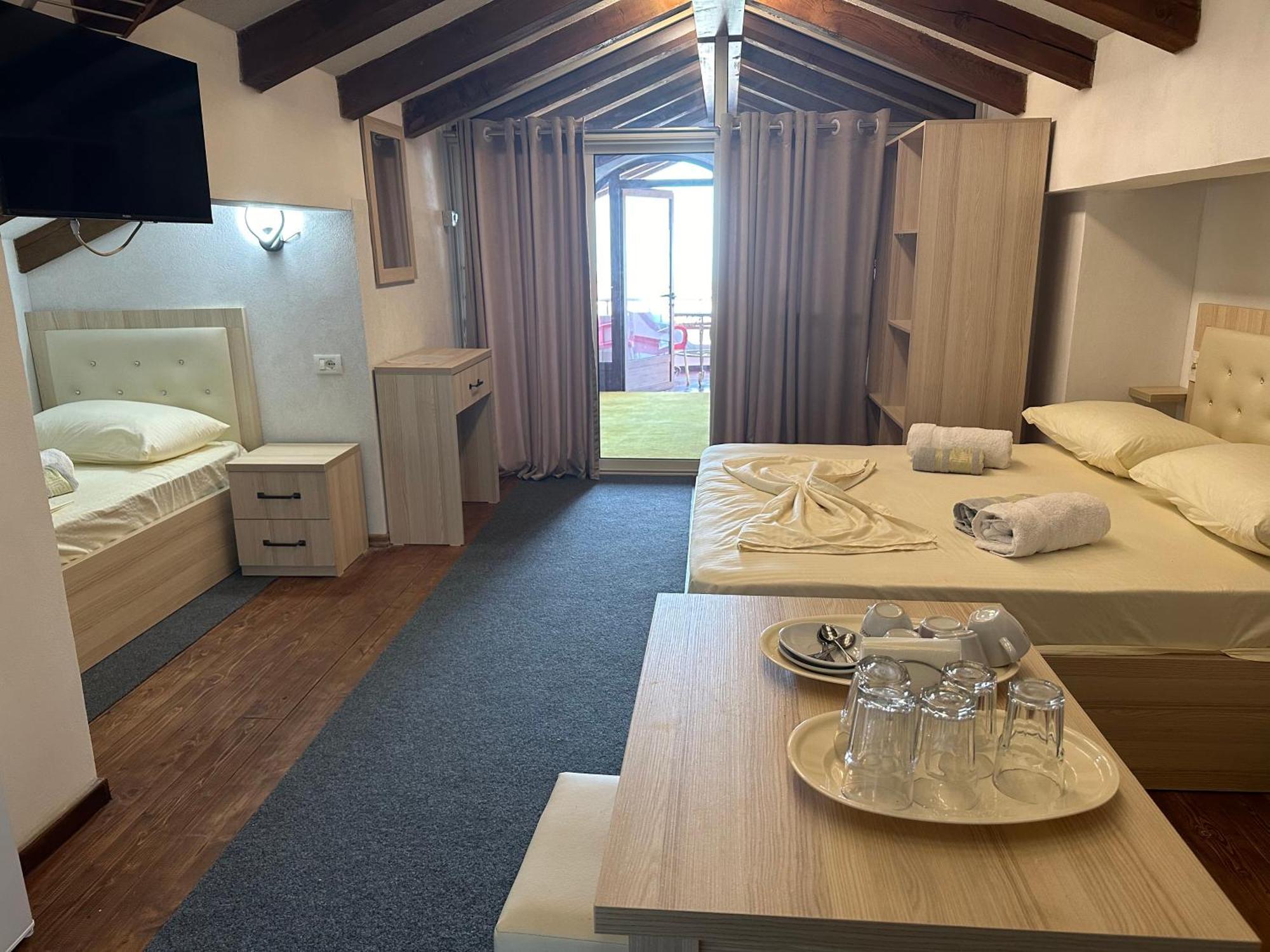 Casadolcecasa Hotel Shkoder Bagian luar foto